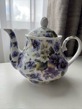 Kent Pottery Purple Pansy Porcelain Teapot With Lid, Chintz Floral Pattern EUC